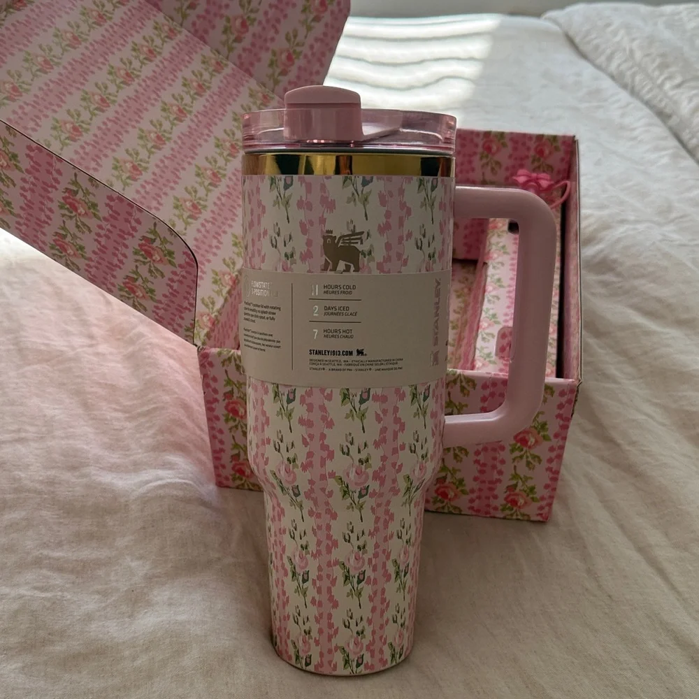 NWT Stanley x LoveShackFancy Blooming Heirloom Quencher H2.0 Tumbler 40 oz. - Picture 3 of 9